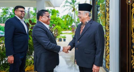 Foreign Minister Meets Governor of Malacca